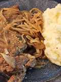 Bondiola de Cerdo marinada, con cebolla a la naranja