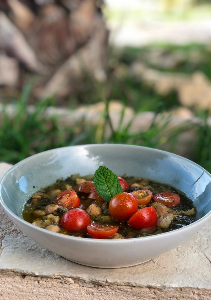 Una foto de Garbanzos con espinacas y tomatitos cherry