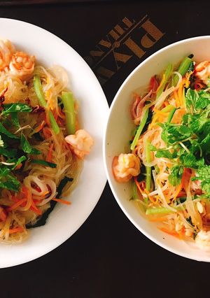 Hình của món Miến trộn hải sản.