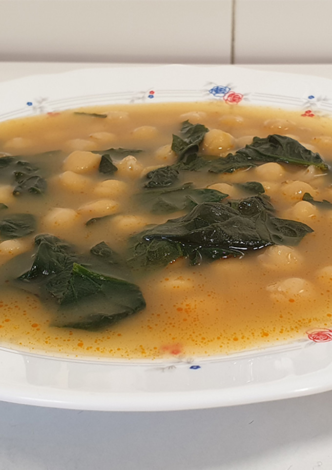Una foto de Garbanzos con espinacas
