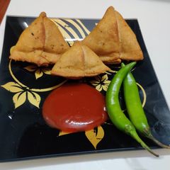 A picture of Mini atta samosa.