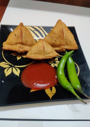 A picture of Mini atta samosa.