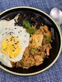 Hình của món Cơm chiên kimchi bò xúc xích 🍳.