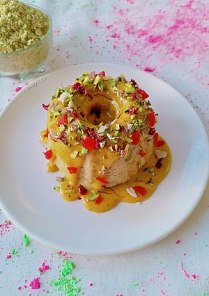 A picture of Thandai Bundt cake with Kesar thandai Rabdi frosting.