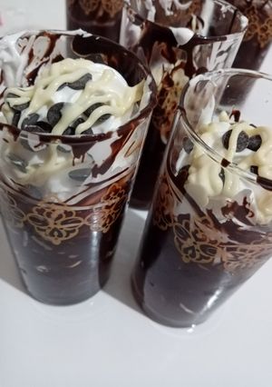 O poză a rețetei Cafea-Frișcă-Ciocolată...la pahar.