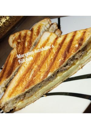 A picture of Sardine sandwich.