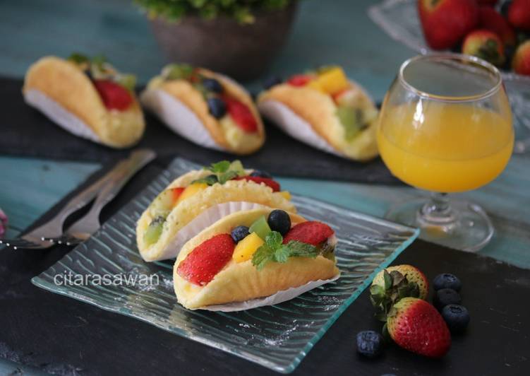 Custard Sponge Cake Cannoli