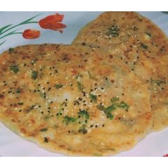 A picture of Aloo Paneer Stuffed Kulcha.