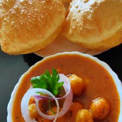 A picture of Chole Bature.