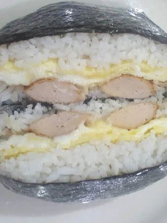 Cara Simple Membuat Resep  Egg Sausage Onigirazu yang Lezat Sekali, Bisa Manjain Lidah