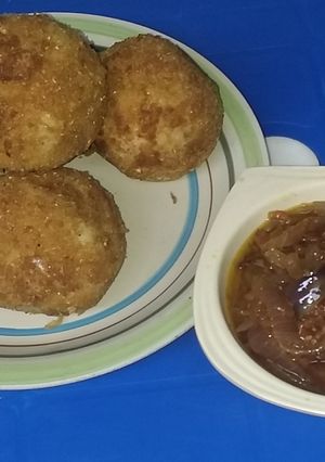 A picture of Egg Yam Balls.