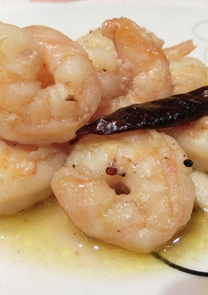 Una foto de Langostinos al ajillo