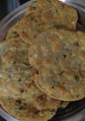मेथी पूरी (methi poori recipe in Hindi) रेसिपी मुख्य फोटो