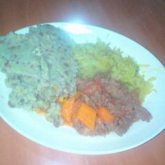 A picture of Mukimo served with beef and veges.