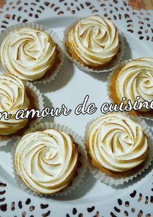 Une photo de Tartelettes au citron meringuées