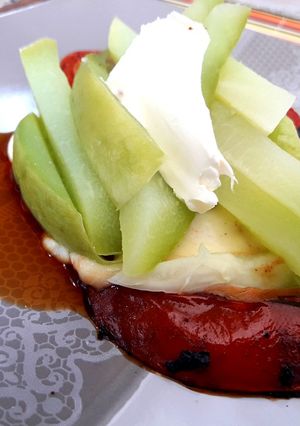 Una foto de Cama de jitomate con chayote