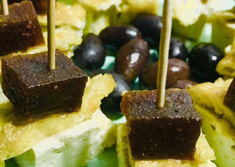 Queso-tofu frito, en pincho