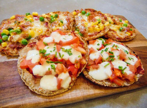 A picture of Parma Ham & Mozzarella Pitta Pizza’s.