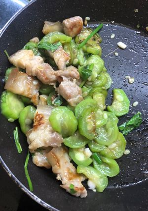 Hình của món Ba chỉ xào mướp hương.