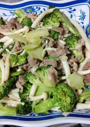 Hình của món Súp lơ xào nấm.