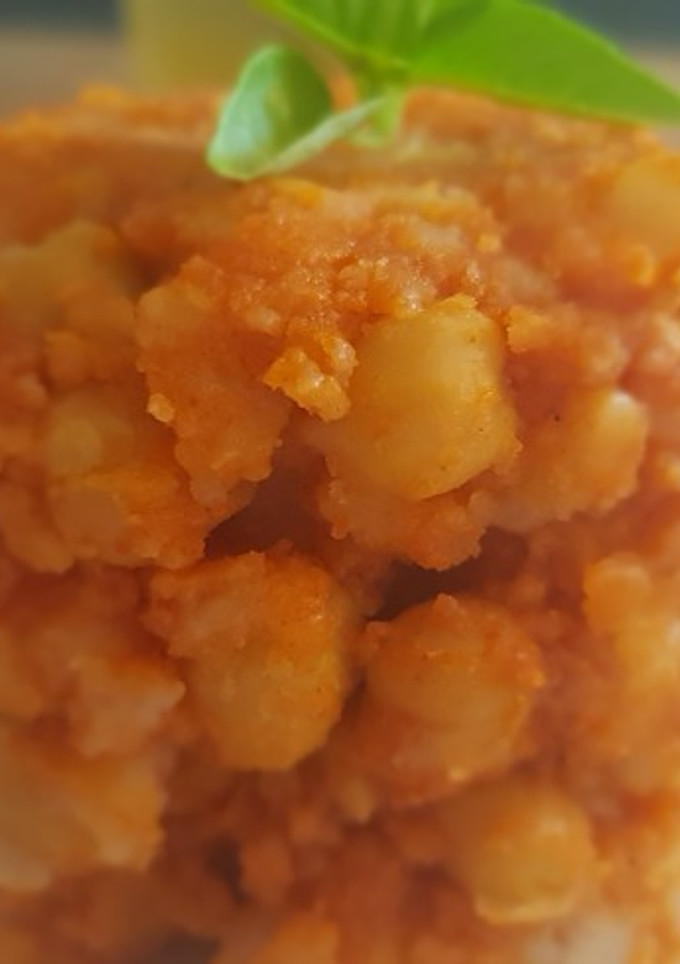 Una foto de Patatas revolconas con garbanzos