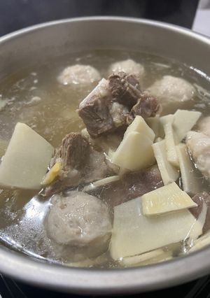 綠竹筍排骨湯 的食譜成品照片