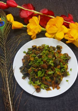 भिंडी दो प्याजा रेसिपी मुख्य फोटो