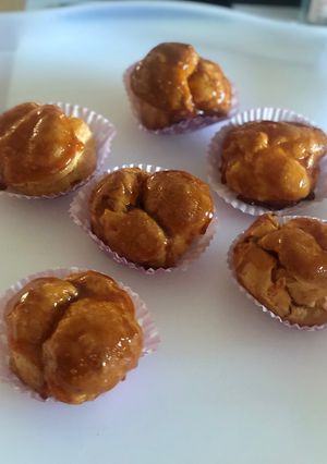 A picture of Cream Puffs.