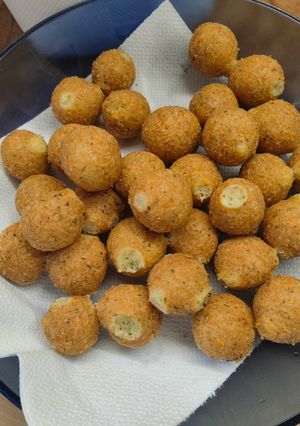 Sajt golyó, rántott karfiol, rántott párizsi recept fotója