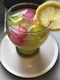 Foto principal de Infusión fría de tila y María Luisa, con limón, jengibre y miel