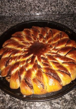 صورة لوصفة بریوش خفیف بشکولا علی شکل وردة 😋😋