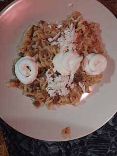 Una foto de Pasta con carne molida 🫢😋
