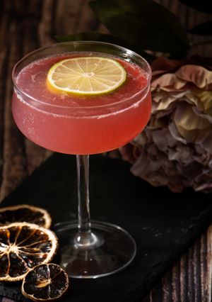 Hình của món Happy Hour 10: Cosmopolitan.