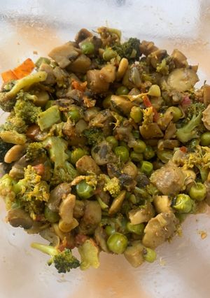 A picture of Broccoli Peas Mushroom Dry.