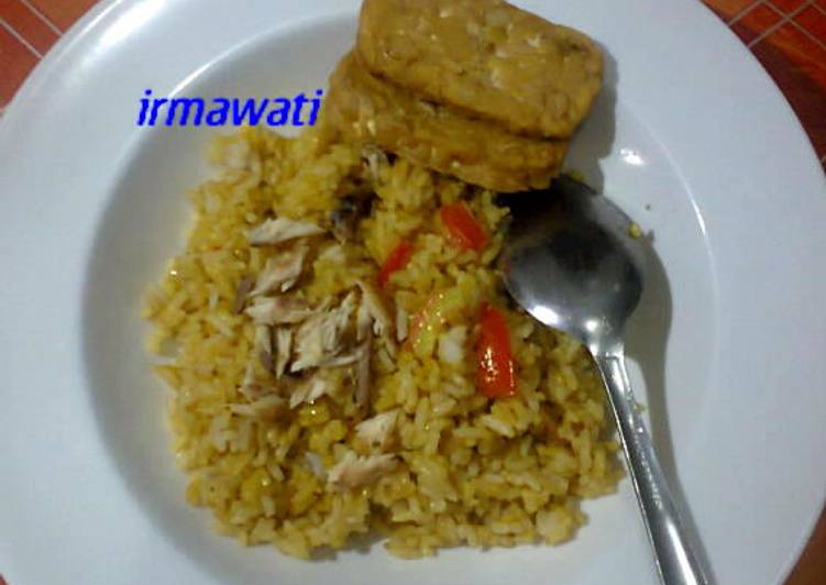 Bagaimana Membuat Nasi Goreng Tomat Berpindang yang Enak Banget