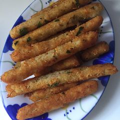 A picture of Crispy potato sticks.