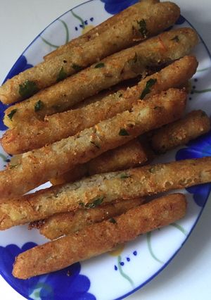 A picture of Crispy potato sticks.