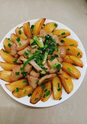 Hình của món Khoai tây xào thịt ba rọi.