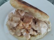 Una foto de pollo crema de leche mostaza