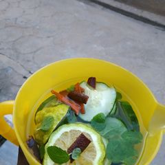 A picture of Detox water.