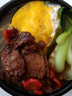 A picture of Brown rice pasta cooked in pork bone broth.