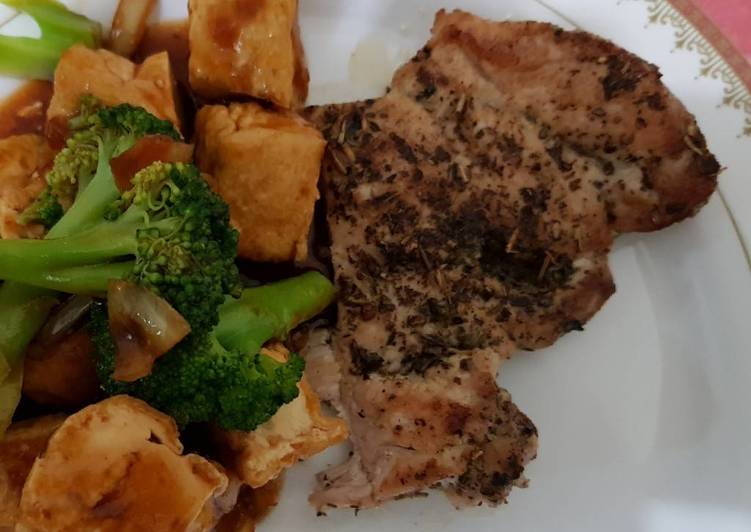 Resep Grilled chicken feat brocolli tofu oyster sauce, Bisa Manjain Lidah