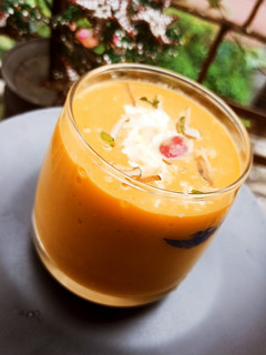 मैंगो मिल्क शेक (Mango Milk shake recipe in hindi) रेसिपी मुख्य फोटो