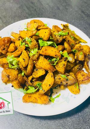 आलू की भुजिया (aloo ki bhujia recipe in Hindi) रेसिपी मुख्य फोटो