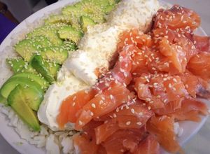 Una foto de Sushi: Ensalada de sushi nutritiva, deliciosa, fácil y económica