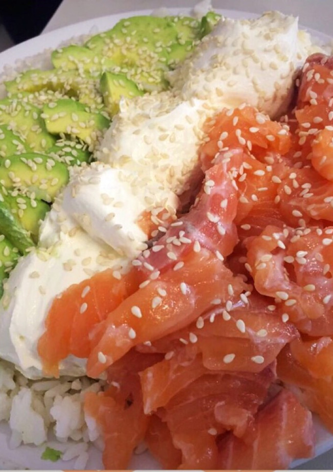 Una foto de Sushi: Ensalada de sushi nutritiva, deliciosa, fácil y económica