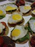 Canapés fáciles y rápidos con huevos de codorniz