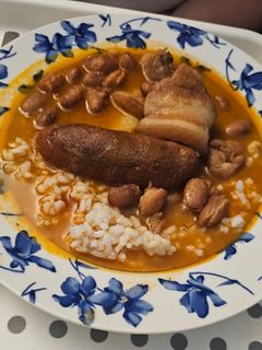 Una foto de Judías pintas con chorizo y panceta