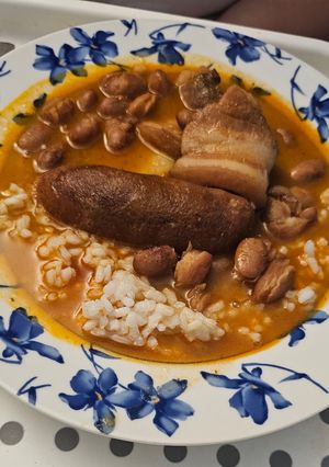 Una foto de Judías pintas con chorizo y panceta