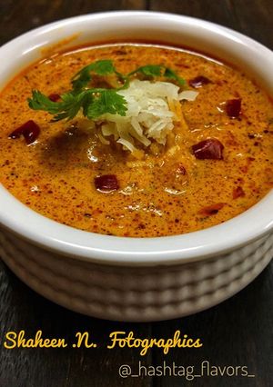 A picture of Chingri Malai Curry.